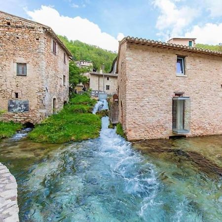 Casa Vacanze Fonte Del Menotre Фолиньо Экстерьер фото